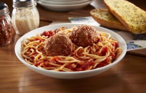Spaghetti & Meatball With Garlic Bread